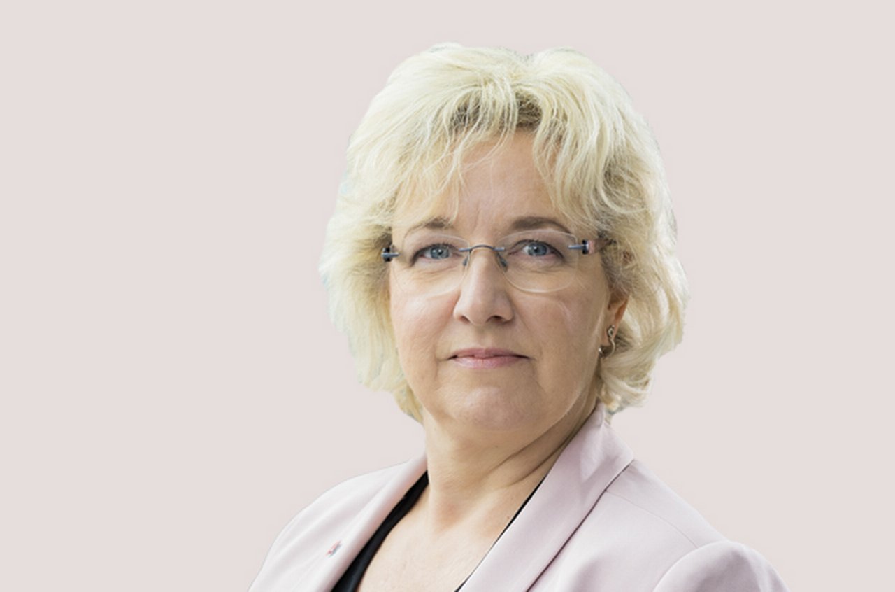 Claudia Fieber, Member of the Staff Council– Deutsche Bank AG